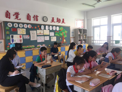 老师们听课.jpg