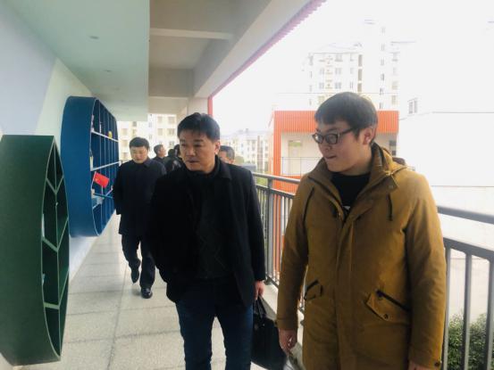 科技校园检查报道_html_mcacf75d.jpg