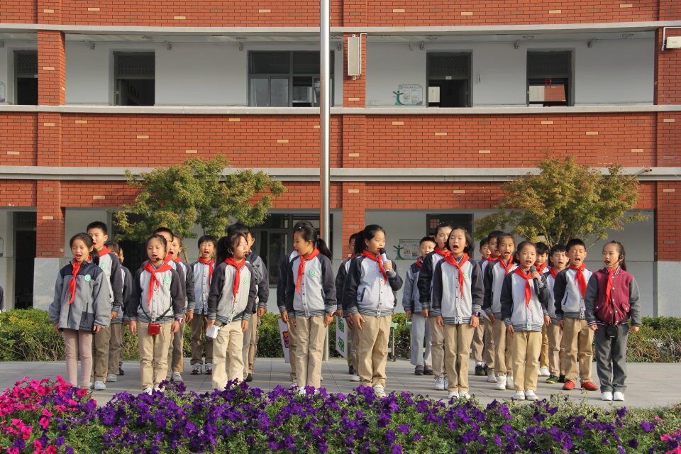 做文明学生  创和谐校园升旗仪式报道_html_59d4590.jpg