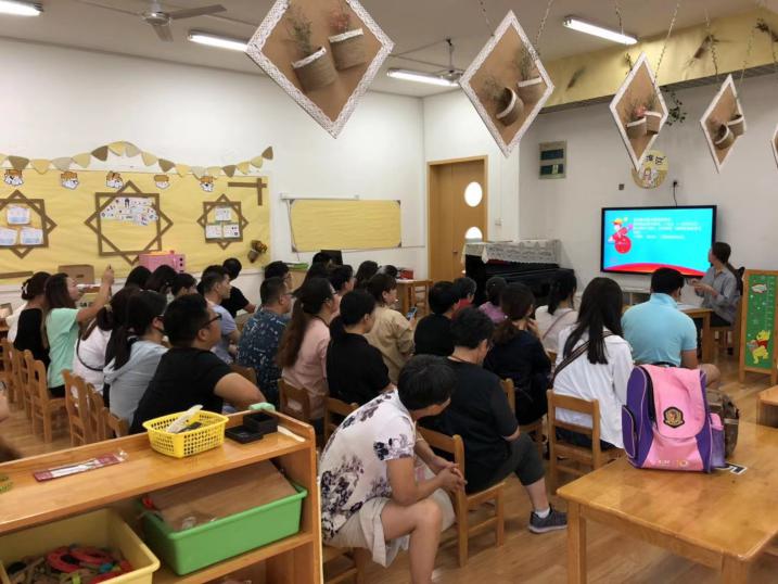 中大班家长会及家委会图文稿_html_m2cf81662.jpg