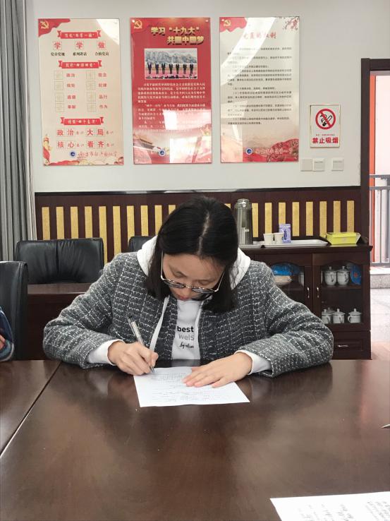南湾营小学党支部开展主题教育60问测试活动_html_m72e66226.jpg