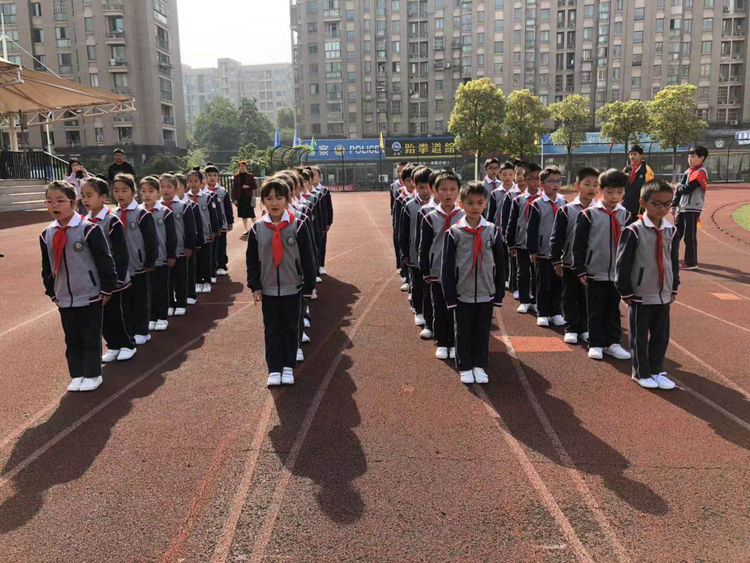 “看阅兵·学先锋”队列队形比赛新闻稿_html_3441af82.jpg