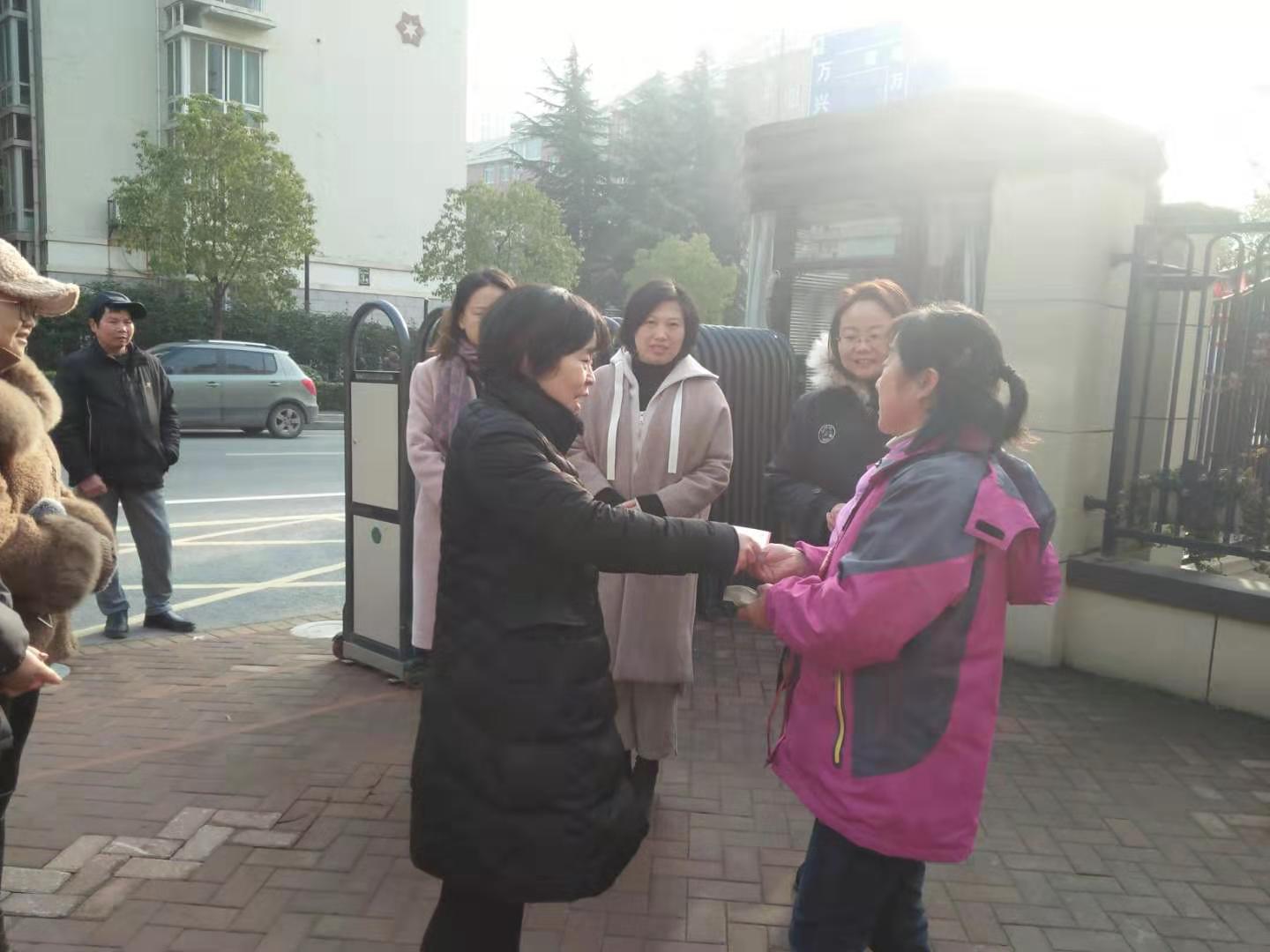 慰问报道_html_m3eddf9a9.jpg