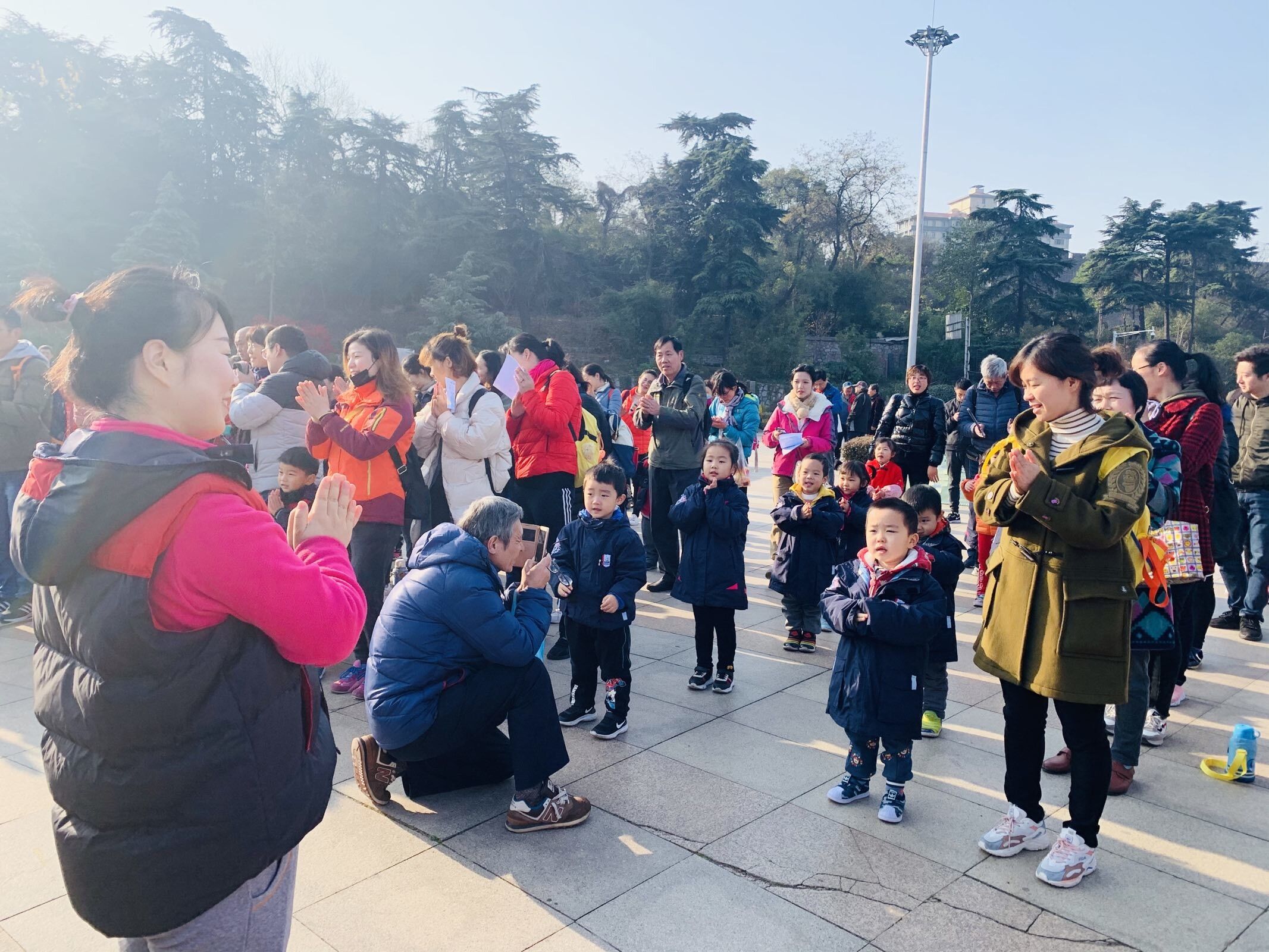 绿色环保徒步走，垃圾分类我先行_html_7d4181b1.jpg