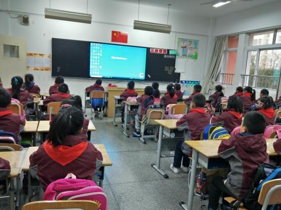 四（3）升旗仪式新闻稿_html_b225341.jpg