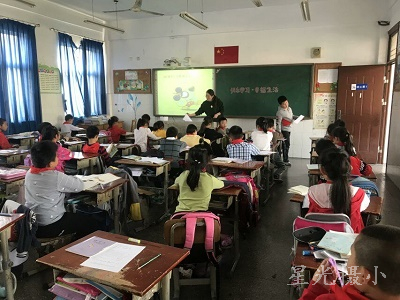 二年级班会（低年级）.jpg