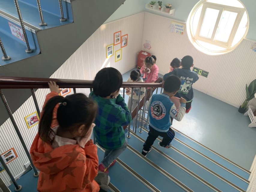 【枫香栖幼】消防演练 “火”速行动 ——记栖霞幼儿园红枫园消防演练活动