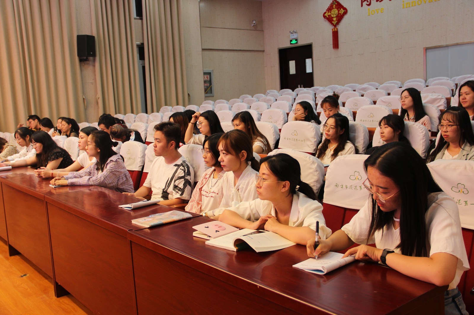 （阳光太阳城-花港一小）阳光之旅，助力成长（六十四） ——学写“校园通讯稿”