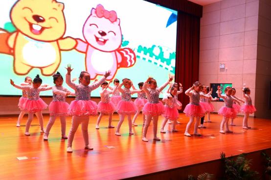 20200103祥和园区元旦文艺汇演活动_html_m5e168f81.jpg