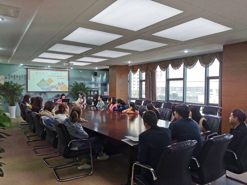 家校携手 共育芬芳  报道_html_63917f62.jpg