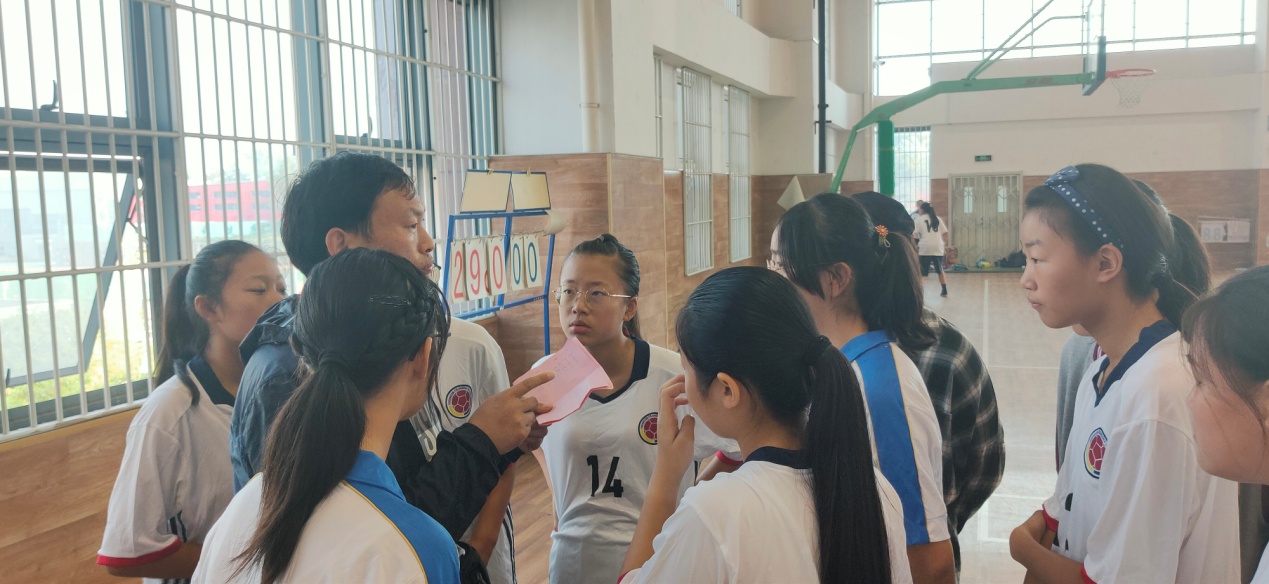 排球新闻稿_html_44b06749.jpg