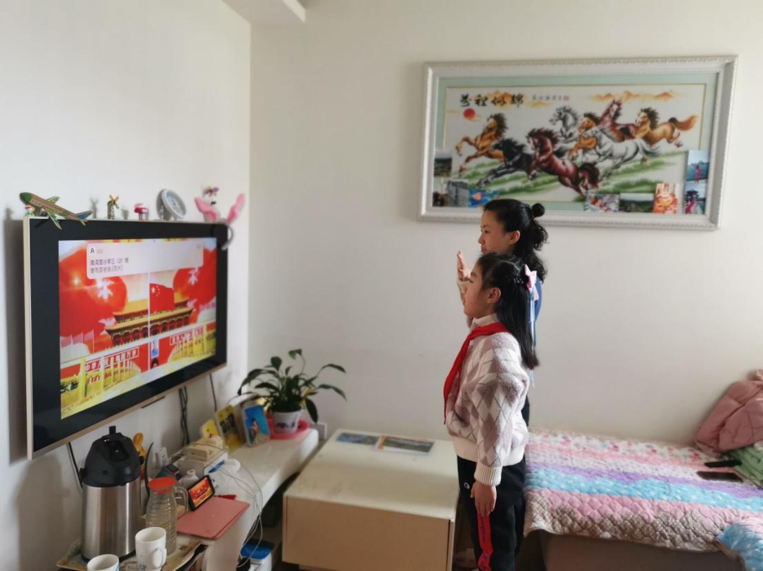 致敬巾帼英雄_html_4261d5b2.jpg