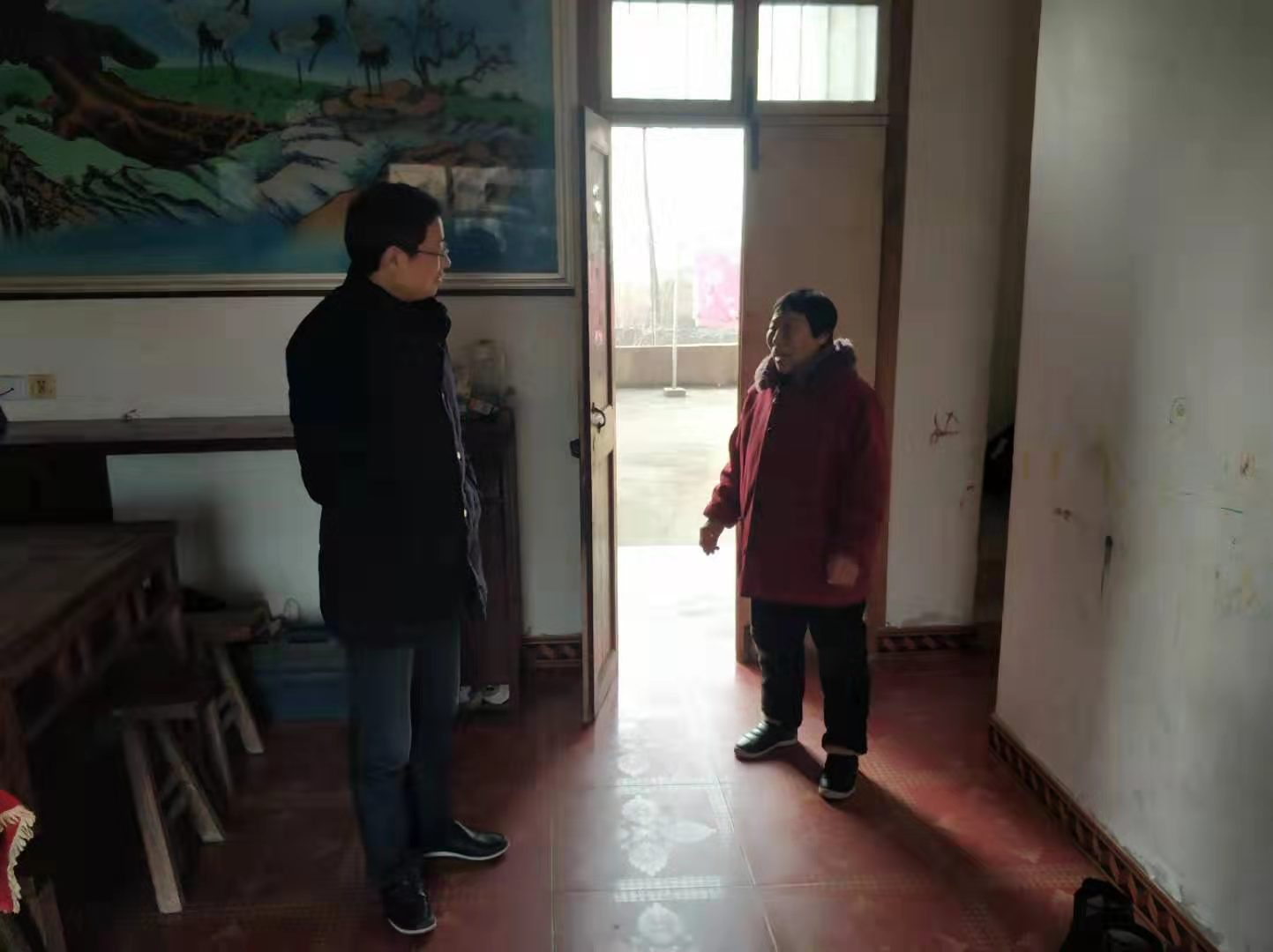 20200119寒假慰问贫困生走访活动新闻稿（程盼）_html_2687c4f4.jpg