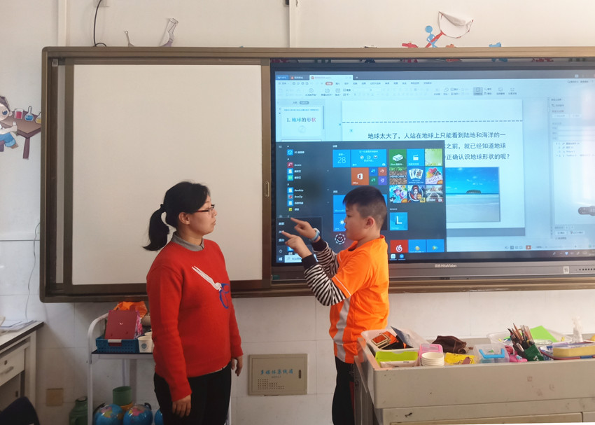20191028炼油厂小学开展“小小多媒体管理员”培训活动图片3.jpg