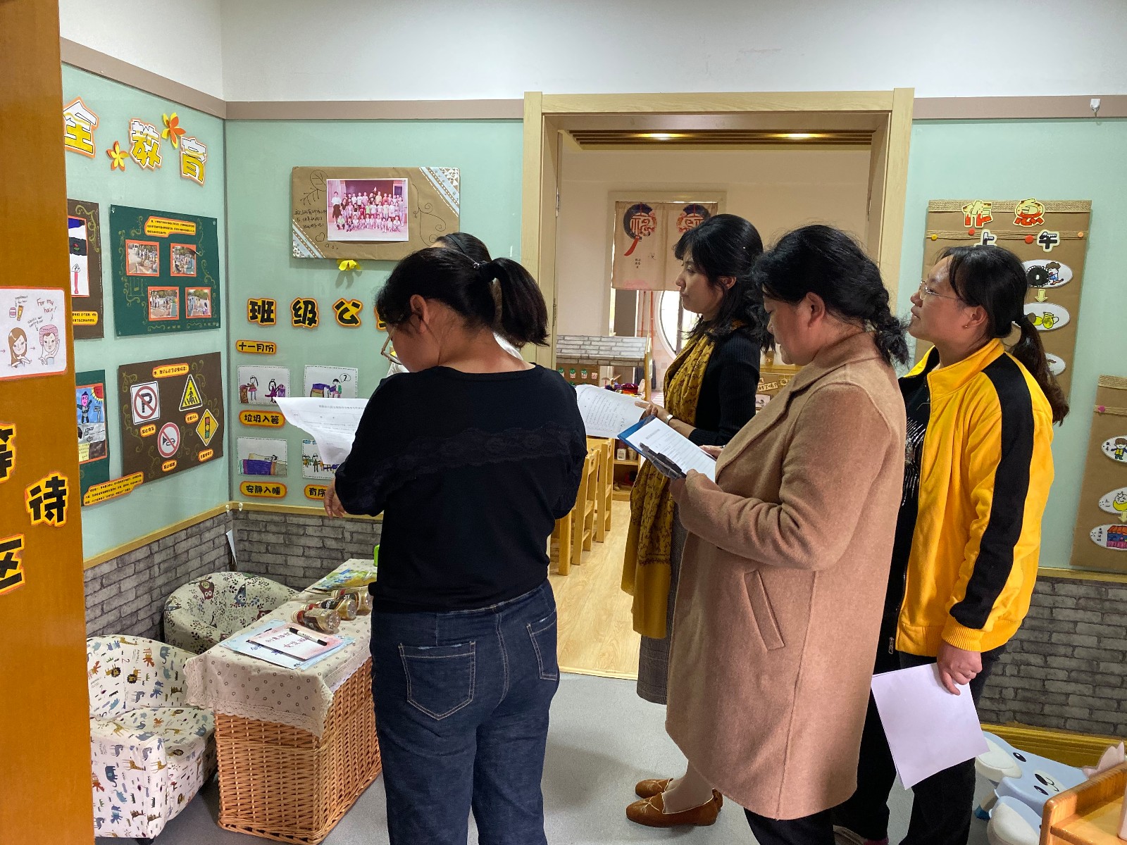 【枫香栖幼】（安全第一）安全教育 点滴做起 ——栖霞幼儿园五福园安全教育专栏评比活动