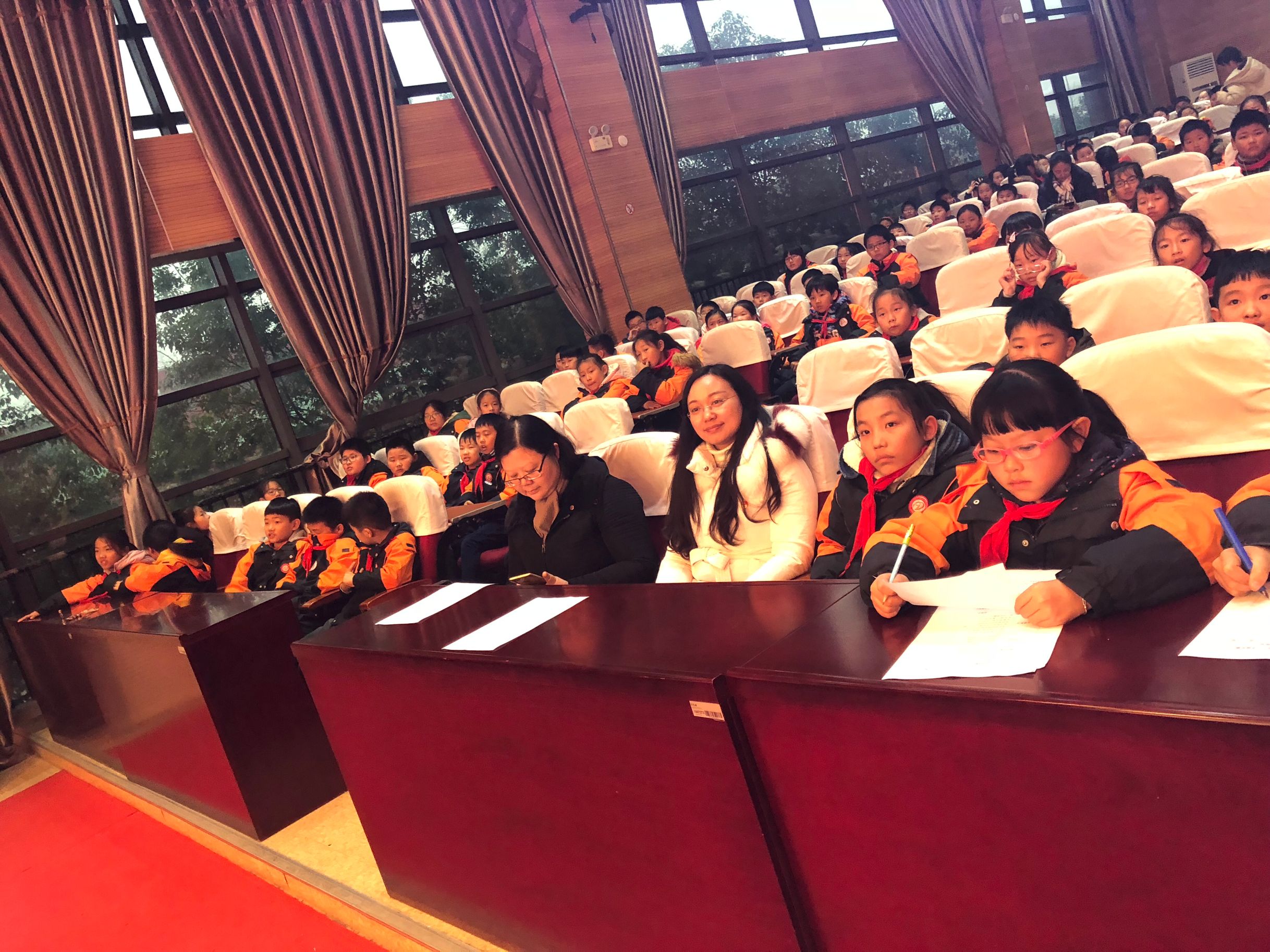 系列活动四年级传统诗词吟诵比赛报道（19.12.25）_html_m1ae5f611.jpg