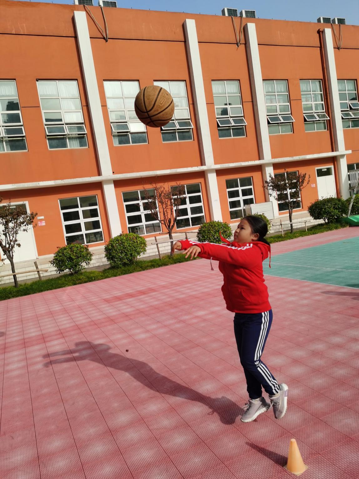 篮球嘉年华-二三年级投篮比赛_html_md6a2220.jpg