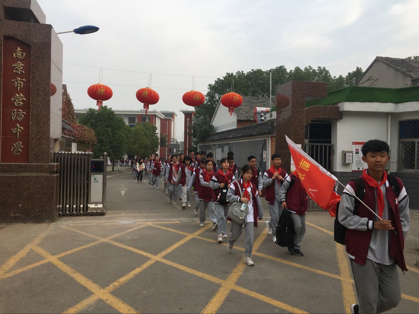 远足实践活动新闻稿_html_m2b7e2343.jpg