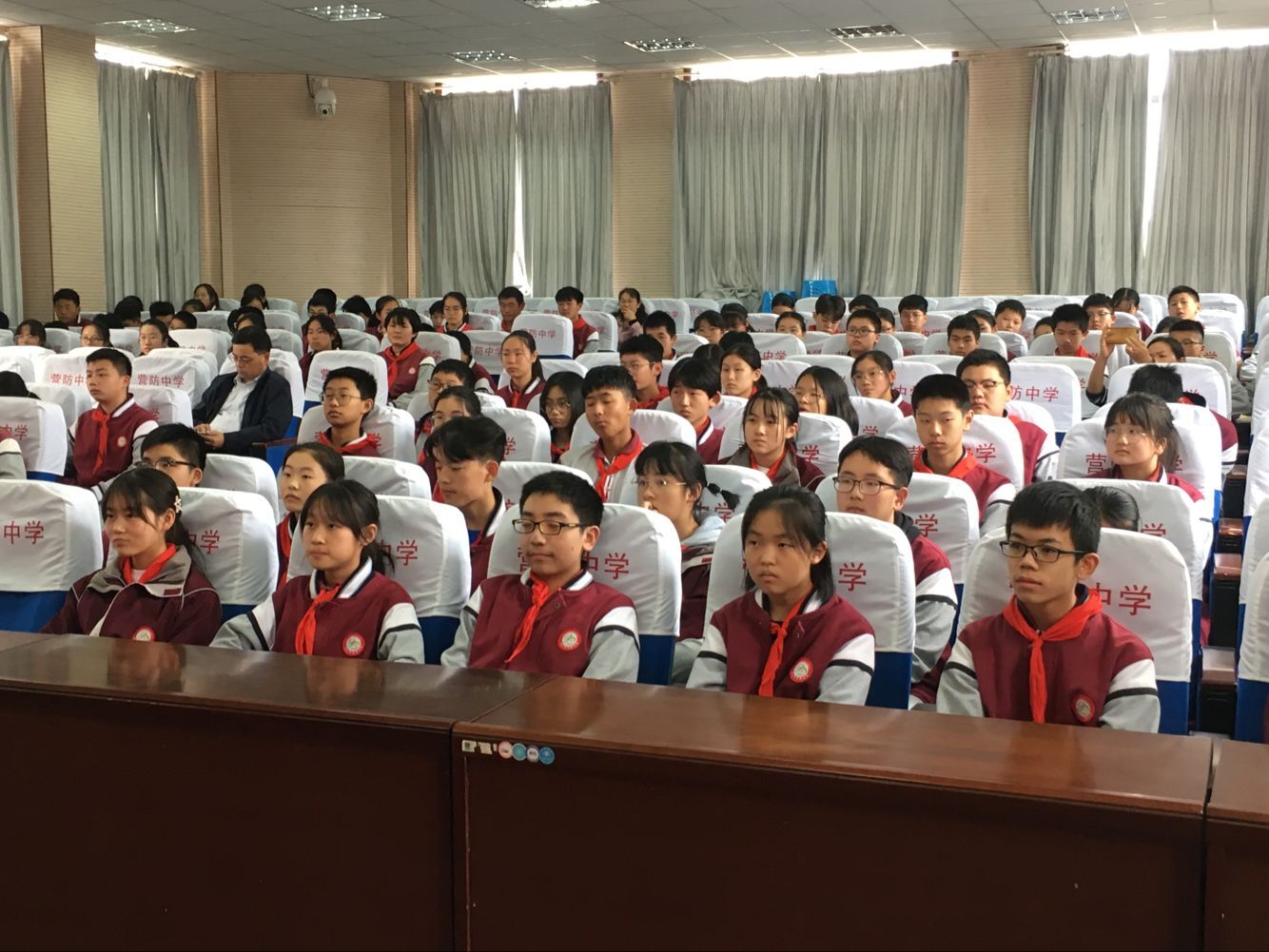 八年级主题班会新闻稿_html_m4990d519.jpg