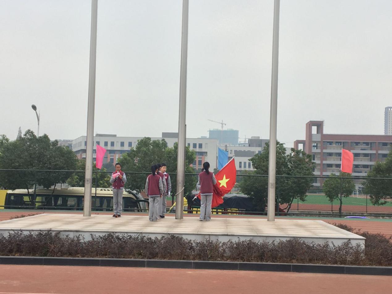 仪容仪表 报道_html_m599bb915.jpg