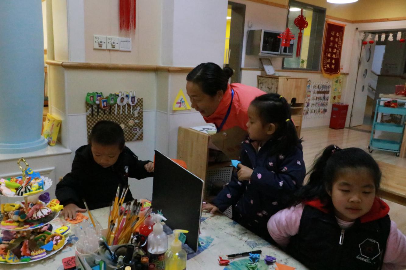 去小学化倾向，提高办园质量_html_m2fe669c1.jpg