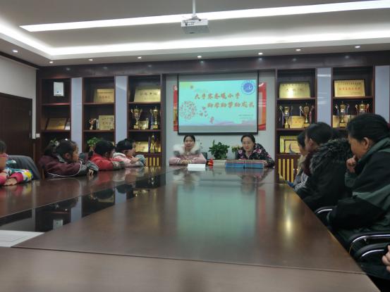 大手寒冬暖小手 助学助梦助成长新闻稿_html_1b3b2a8e.jpg