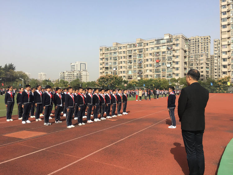 “看阅兵·学先锋”队列队形比赛新闻稿_html_6e7eafe0.jpg