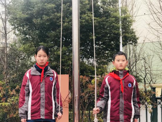 国旗下讲话报道稿第19周-五（1）班(1)_html_m2e2e6fe6.jpg