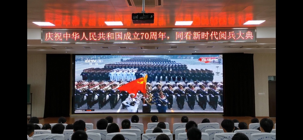 实初尧化庆祝中华人民共和国成立70周年升旗仪式_html_m3d8bdd72.jpg
