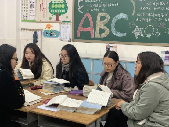 致力于教学  潜心于教研 11.27_html_m7c7df0f2.jpg