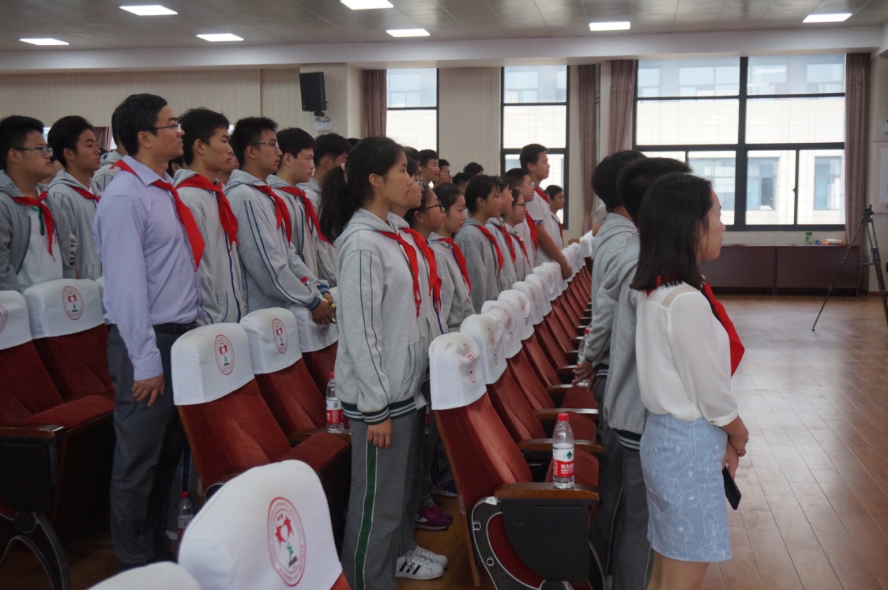 实初尧化庆祝中华人民共和国成立70周年升旗仪式_html_m467bc93a.jpg