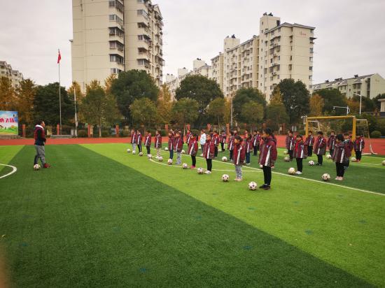 童趣足球，快乐成长_html_m290ac46e.jpg
