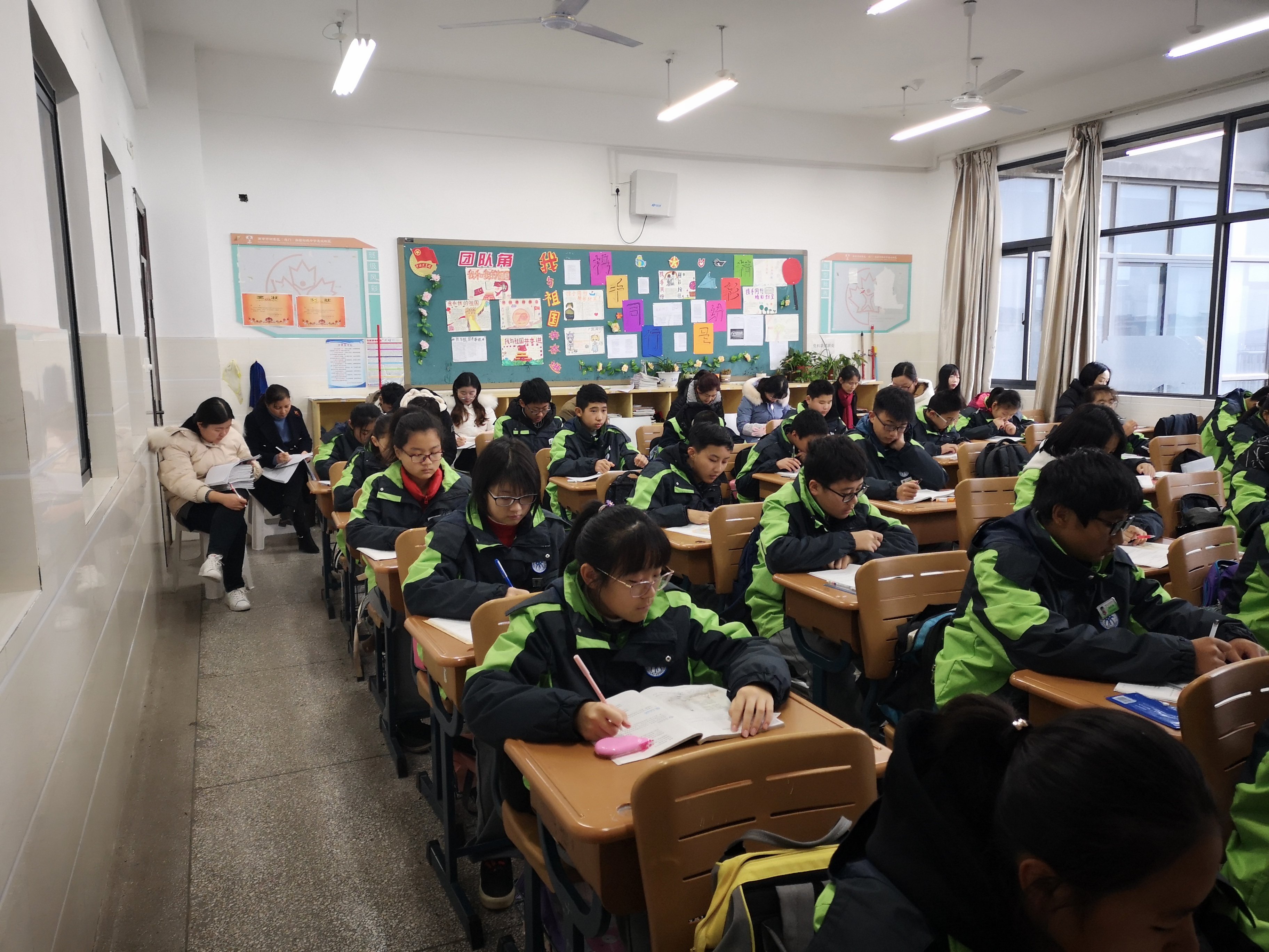 十二月语文教研组工作小结_html_5651c4b.jpg
