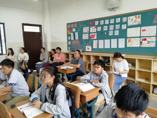 九月份英语教研组工作小结_html_39b13b3.jpg