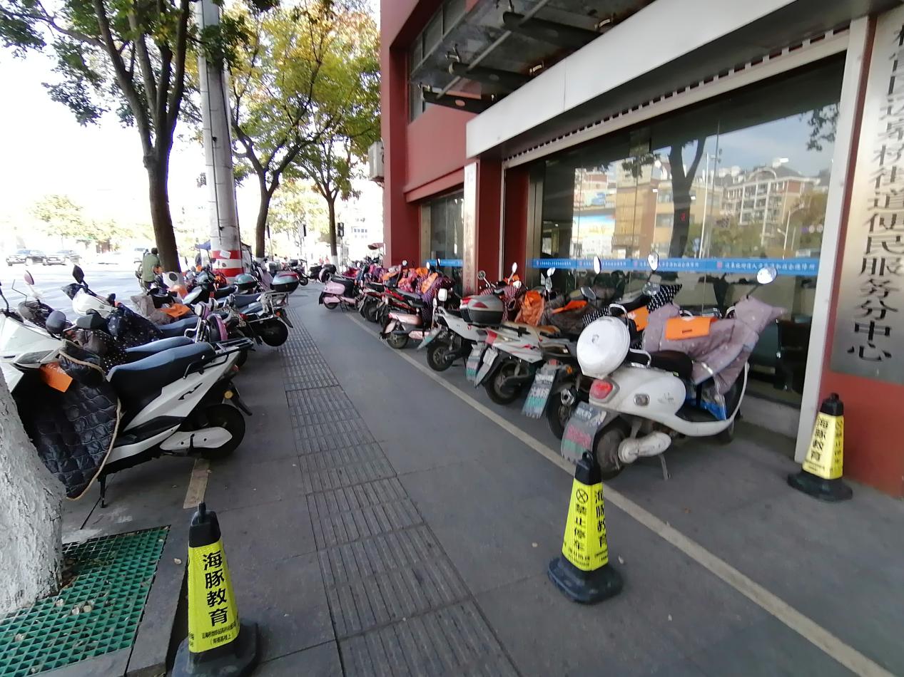 家长会报道_html_110c1a4e.jpg