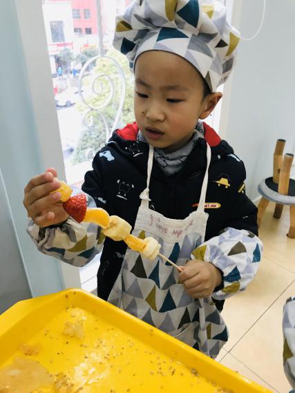 (生命迈幼·教学动态) 年的味道 冰糖葫芦DIY_html_79e3b730.jpg