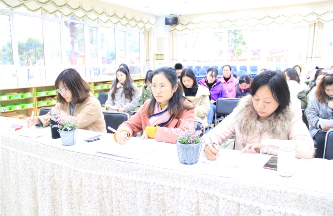 2020.1.8（生命迈幼•教学动态）为爱忙碌 用爱造句_html_m25235764.jpg