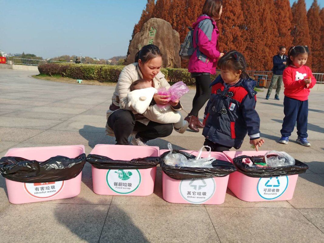 绿色环保徒步走，垃圾分类我先行_html_5d130b33.jpg