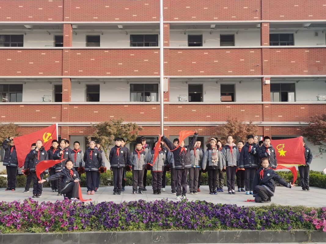 2019.12.2五(4)班升旗仪式新闻稿_html_24cdd812.jpg