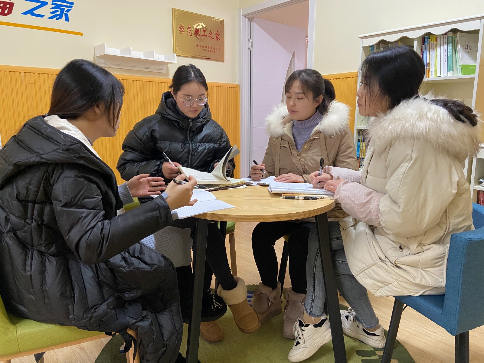 【枫香栖幼】课程引领促发展  聚焦审议共成长 ——栖霞幼儿园红枫园课程中心组教研活动（七）