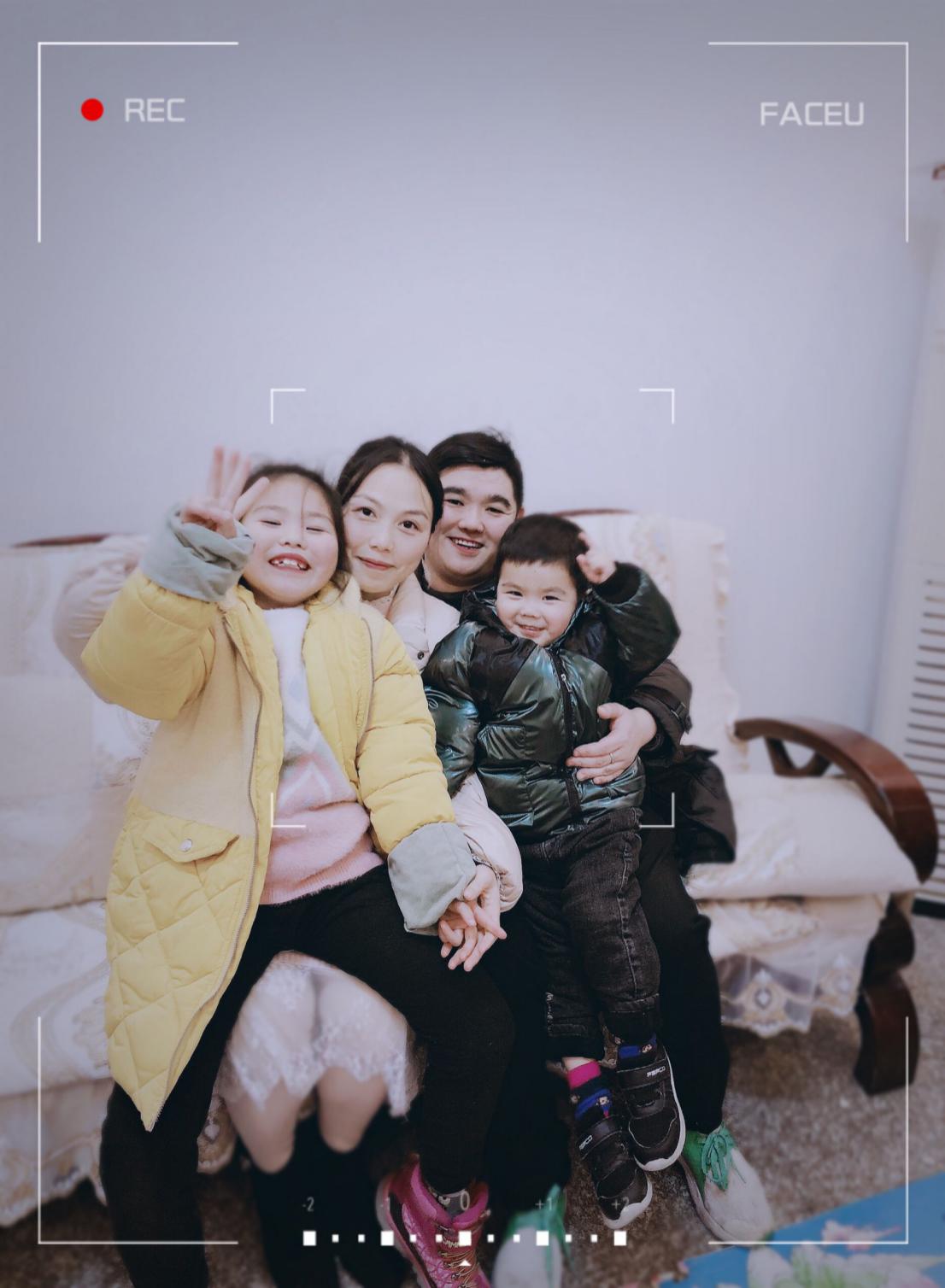 疫情之下的美丽身影_html_51c95f14.jpg