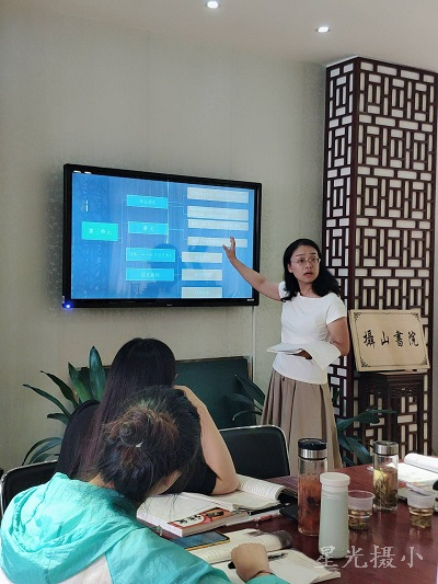 4.周老师介绍阅读策略单元的特点.jpg