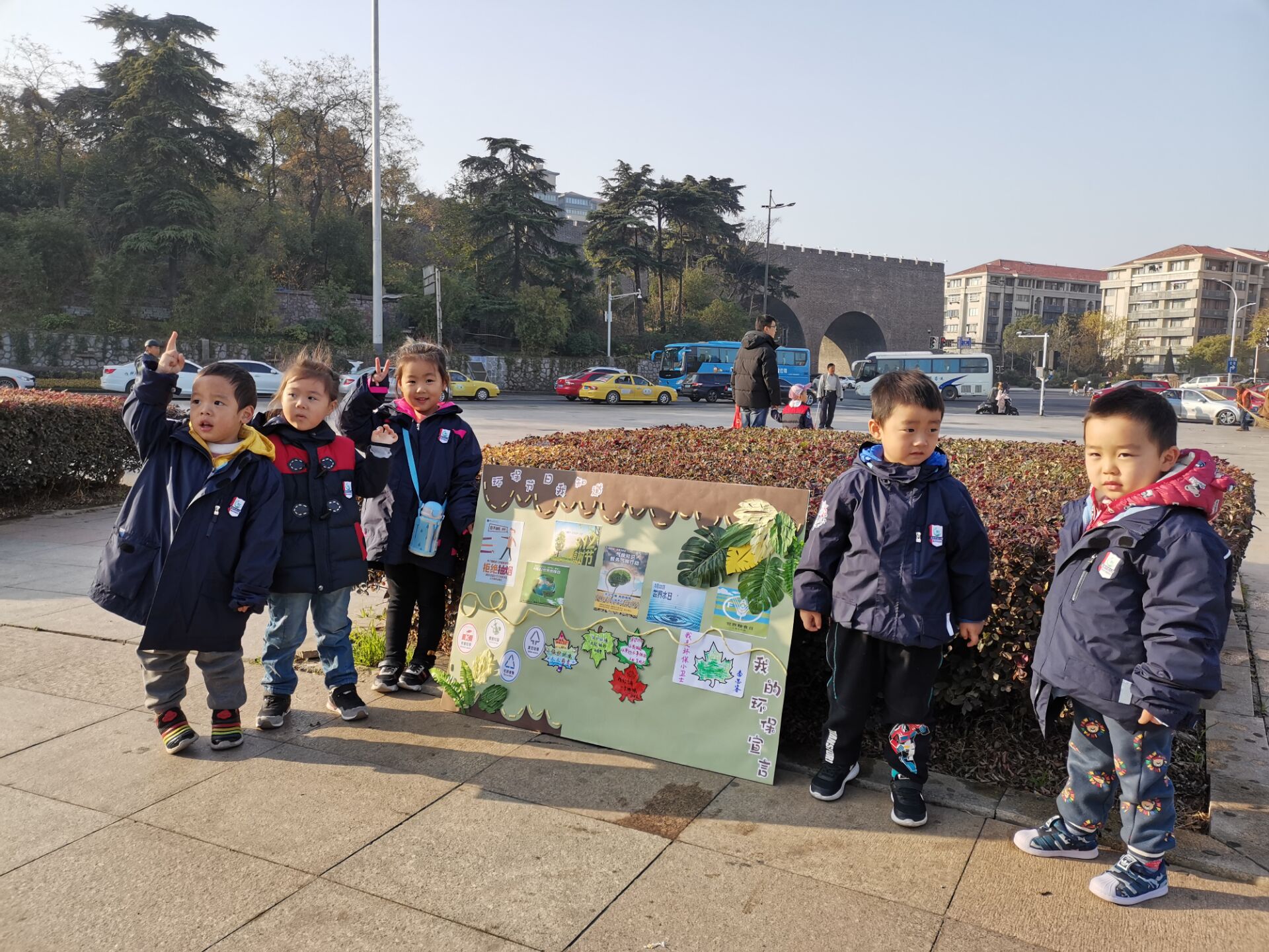 绿色环保徒步走，垃圾分类我先行_html_m3c1895f3.jpg