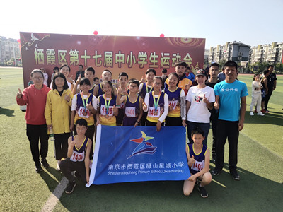 颁奖.jpg 颁奖.jpg