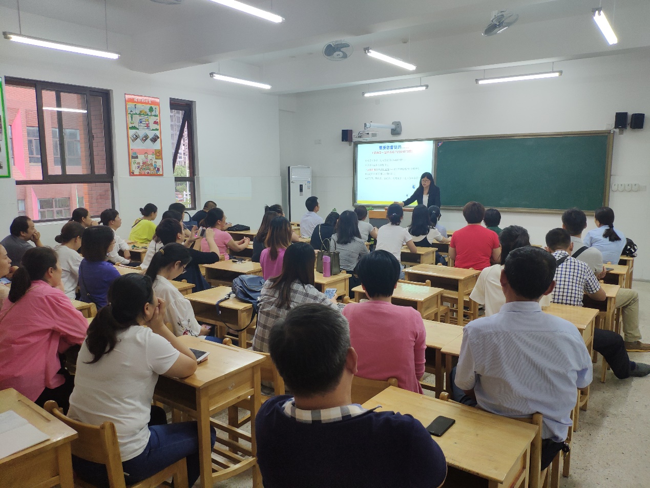【湖畔光影】家校共育，同促发展之六年级家长会_html_m6f3948e4.jpg