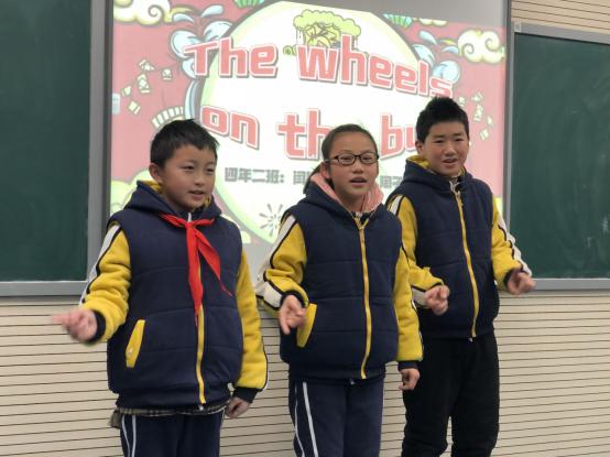 南湾营小学第五届英文歌曲大赛圆满落幕_html_6923d49e.jpg