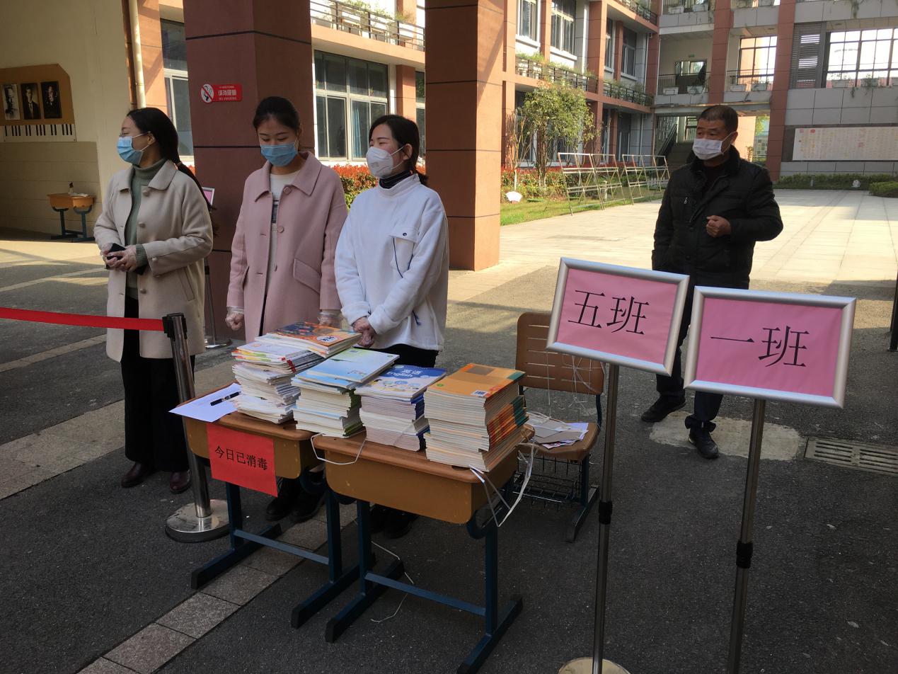 书本分发工作侧记_html_7db324be.jpg