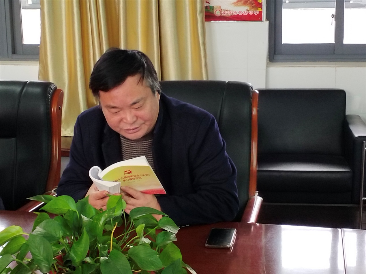 （尊荣营中）营防中学党总支开展主题教育“统一活动日”活动