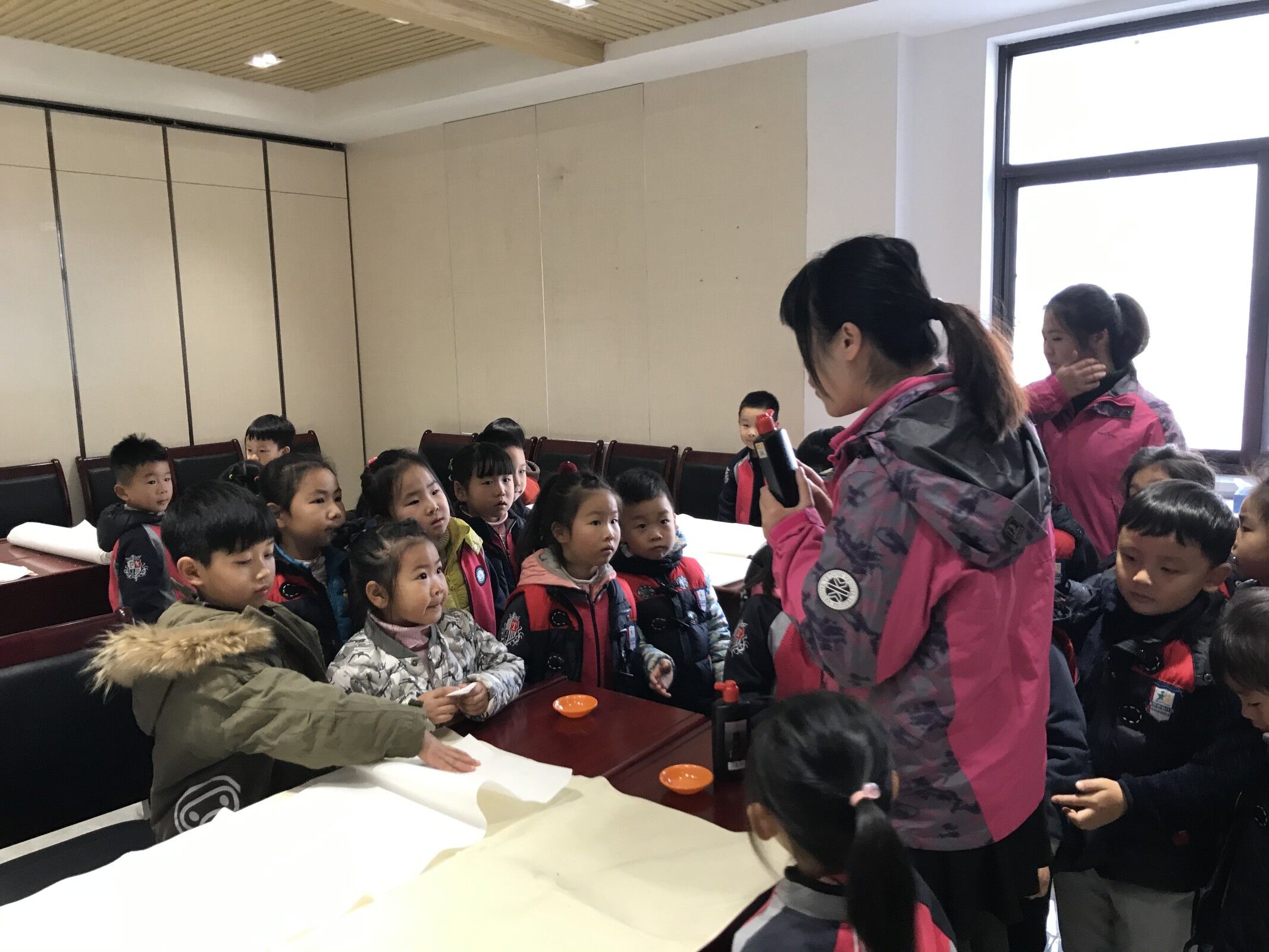 2019.12.9参观书法展新闻稿_html_m1531ceac.jpg