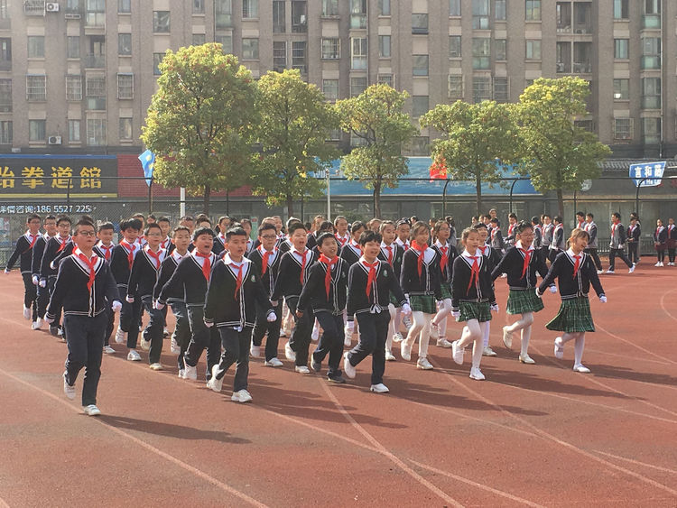 “看阅兵·学先锋”队列队形比赛新闻稿_html_28947128.jpg
